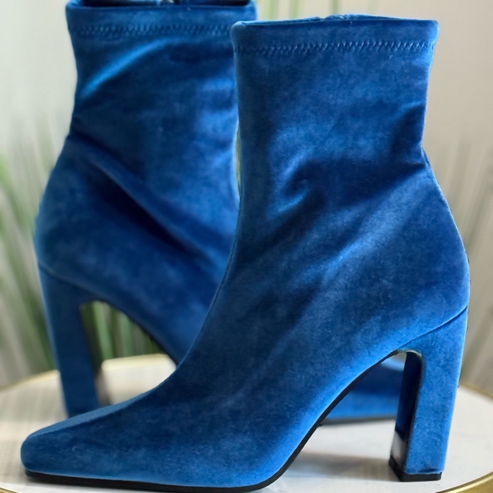Steve Madden Blue Velvet Ankle Boots NWOT